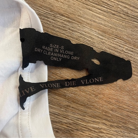 Vlone Tee Men’s Sz Small White All Over Logo Streetwear Skate  NWOT - Picture 4 of 7